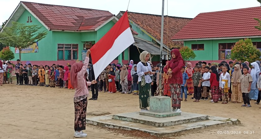 Upacara dan Lomba Dalam Peringatan Hardiknas 2024 di SMPN Satu Atap 2 Tulang Bawang Barat